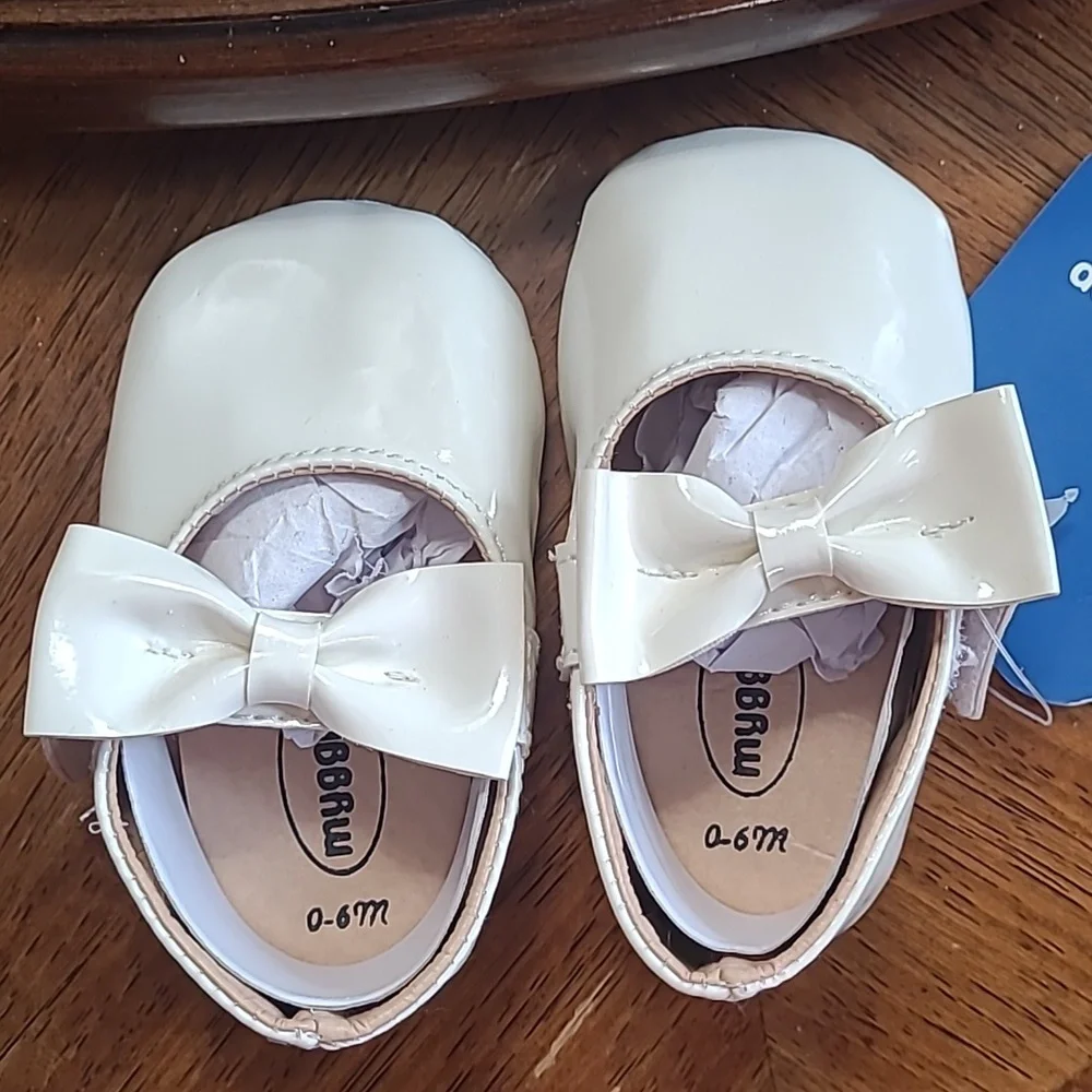 New with tags! Baby Girls Mary Jane Flats dress shoes first walkers